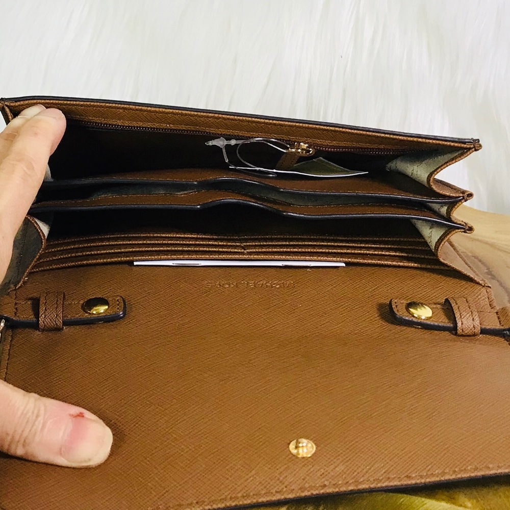 Michael Kors Jet Set Large Phone Crossbody Bag - Picture 5 of 8